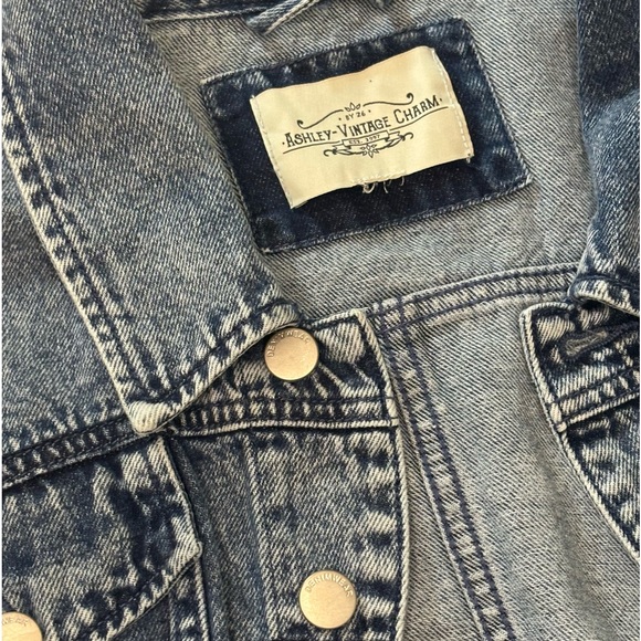 Ashley Vintage Charm Cropped Denim Jean Jacket - Picture 4 of 4